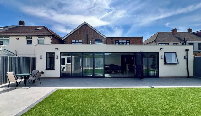 6 Bedrooms Luxury Mansion in Greater London,