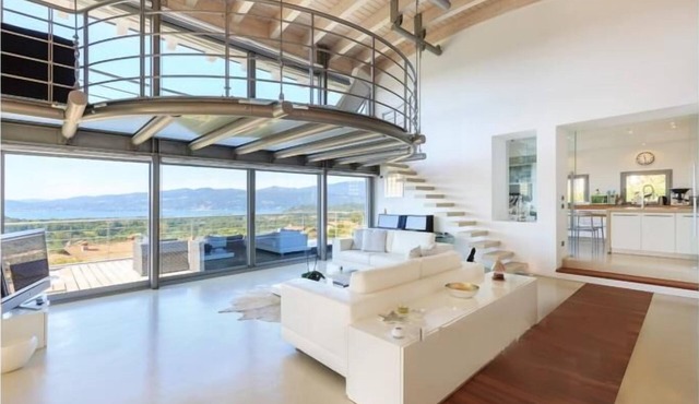 7-zimmer-luxusvilla mit Infinity Pool, Garage, Klimaanlage und Pizzaofen