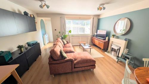 70's Inspired 1 Bed flat