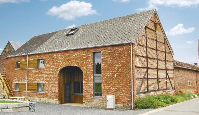 8 bedroom accommodation in Somme-Leuze