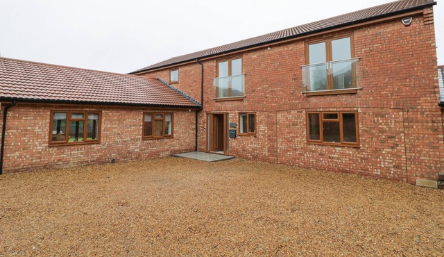 85A BRAYBROOKE ROAD, family friendly, with hot tub in Desborough