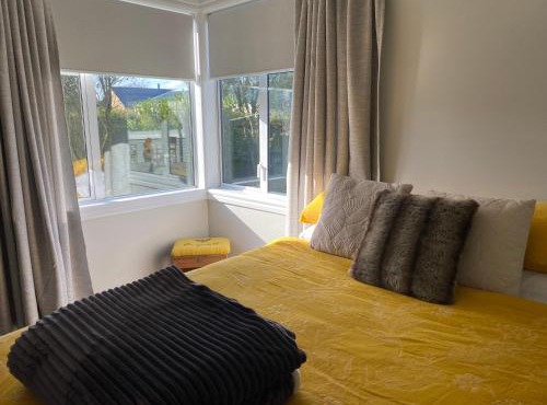 A Darfield Home Stay - Private Large Bedroom and Dedicated Bathroom in family house