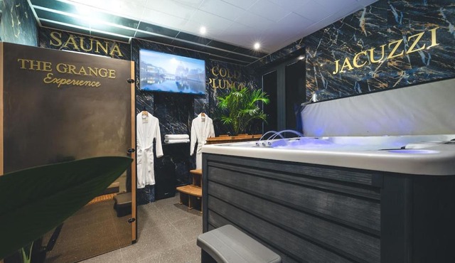 A Private Luxury Spa Suite with Jacuzzi, Sauna and Ice Bath, ideal for Couples, Business, Athlete Recovery
