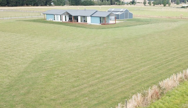 A rural delight close to town shops, cafes, restaurants and wineries