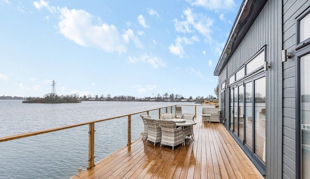 A stunning lakeside location for a luxury holiday with plenty to see and do for all the family.