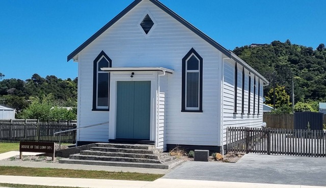 A stunningly restored Church-3 bedrooms/2.5 bathrooms-Spacious/Internet/Smart TV