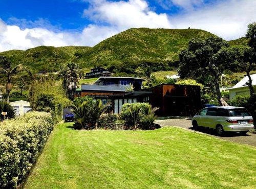 Ahipara Beach Front, modern stylish bach