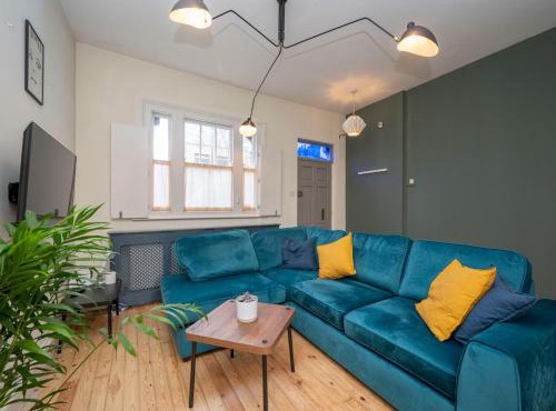 Airy 1850s Coach House with Private Balcony - Pass the Keys