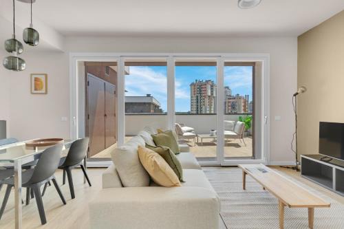 Airy Apartments with Balcony & Garage by NDP rent