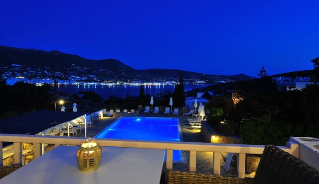 Akrotiri Hotel