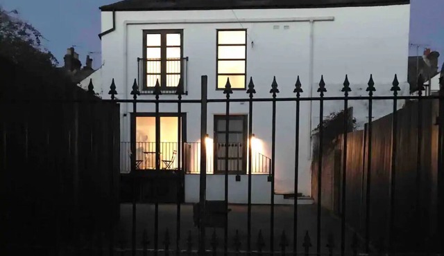 Albion Mills Amalgamation Living, Spacious 4 Bed 4 Bathroom & Mezzanine Office