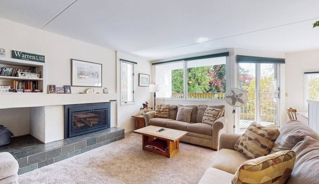 Alpine escape with 3 pools, tennis & gym - fireplace, balcony & W/D