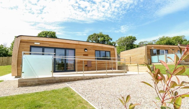 Amarone: Cozy Seaview Retreat