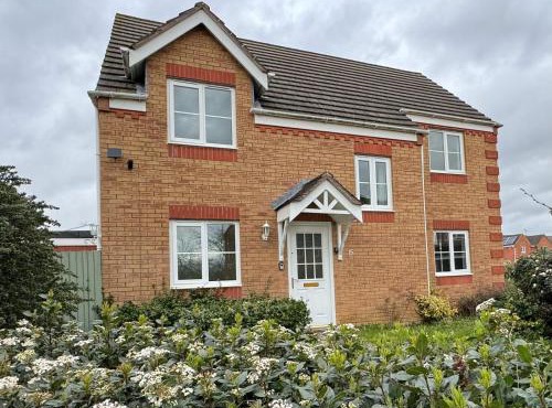 Amazing 5 Bedrooms - 10 Beds Detached House in Bedford