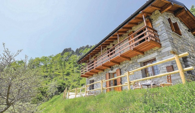 Amazing home in Ballabio (LC) with house a panoramic view