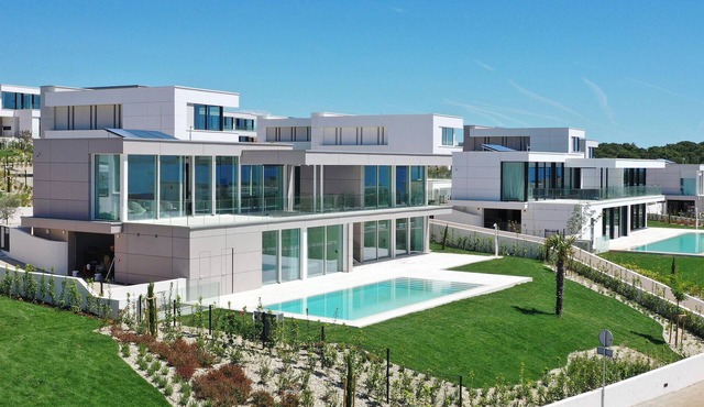 Amazing home in Ugljan with private swimming pool, can be inside or outside