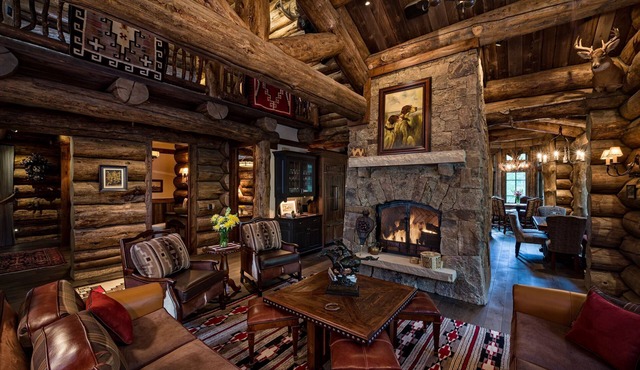 Amazing Private Lodge, Cinema, HotTub, Firepit, BBQ, GameRoom, Solaris Parking!