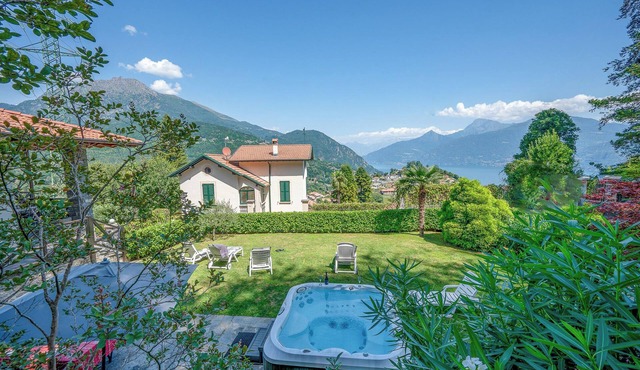Ambra Holiday Villa with Jacuzzi