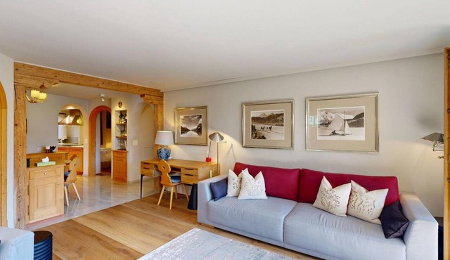 Apartment Üerts - Hochwertige Wohnung mit Balkon und Aussicht in Champfèr by Interhome