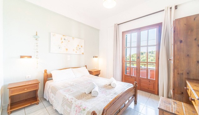 Apartment Arianna 10 with Sea View, Shared Pool & Wi-Fi
