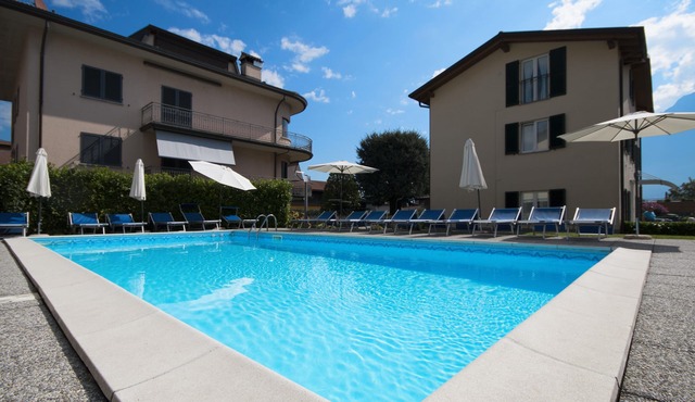 Apartment at Lakeside Holiday Resort with pool 1st floor. Beach closer