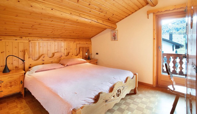 Apartment 'Baita Lorella Appartamento 5' with Mountain View, Shared Terrace and Wi-Fi