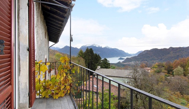 Apartment 'Belcantone' with Lake View, Balcony and Wi-Fi