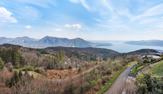 Apartment Bella Vista with Lake View, Garden & Wi-Fi