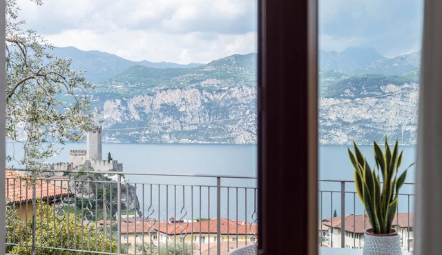 Apartment 'Bilocale La Perla 2' with Lake View, Garden & Wi-Fi