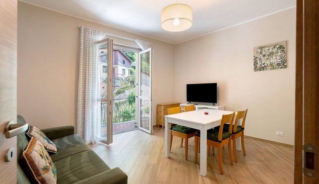 Apartment 'Casa Làrisa Lago Maggiore' with Mountain View, Balcony and Wi-Fi