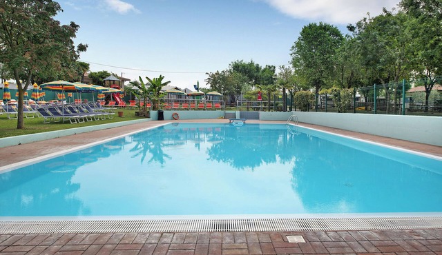 Apartment "Casa Mobile 11 Amici di Lazise" with Pool, Garden, A/C & Wi-Fi
