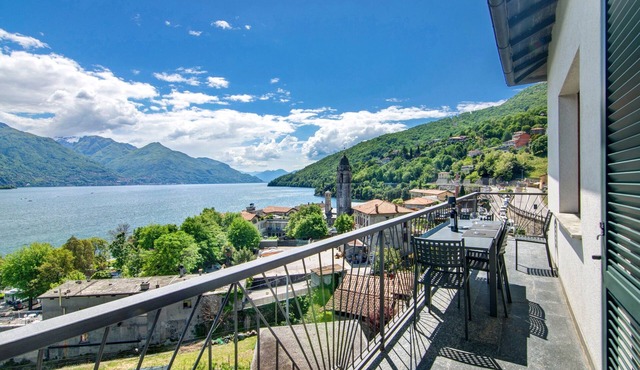Apartment 'Casa Vacanza Guattini' with Lake View, Balcony and Wi-Fi