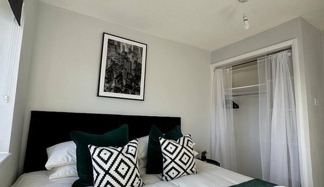 Apartment Close to the Studios