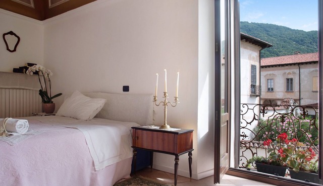 Apartment 'Dimora Ettore - Lago Maggiore' with Private Terrace, Balcony and Wi-Fi