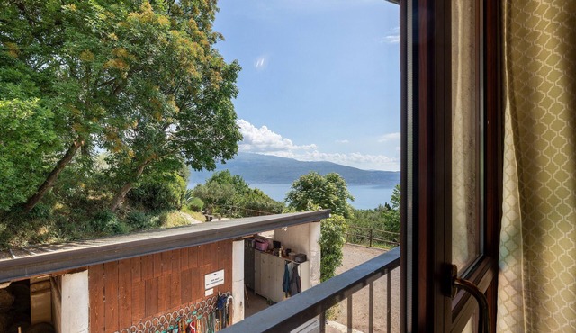 Apartment 'Garden' with Lake View, Shared Garden and Wi-Fi