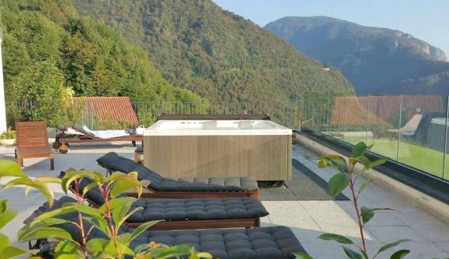 Apartment La Grande Bellezza with Lake View, Communal Spa & Wi-Fi