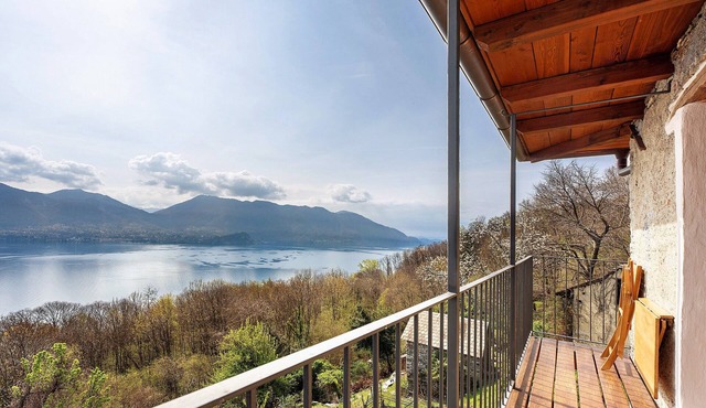 Apartment 'La Torretta Di Mozzola' with Lake View, Private Terrace and Wi-Fi