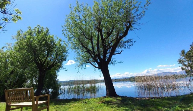 Apartment Miralago: Lake View & Lakefront Garden – near Lake Maggiore & Como