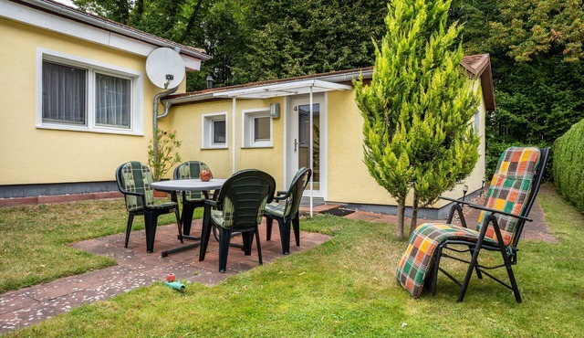 Apartment 'Prerow Am Deich - 4' with Private Terrace, Private Garden and Wi-Fi