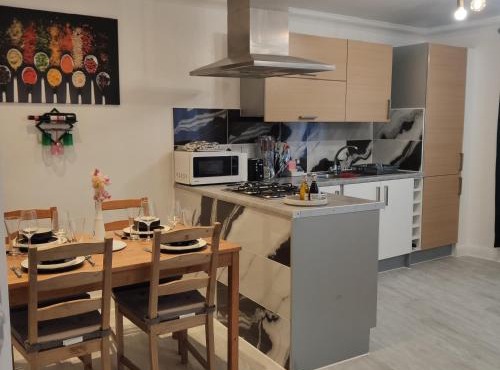 Apartment - Sleeps 4 - Balcony - Parking