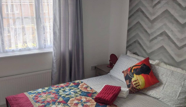 Apartment - Sleeps 5 - Parking - Station Close