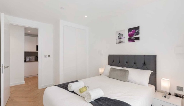 Apartment - Sleeps 8 - Parking - Station Close