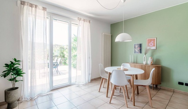 Apartment with big terrace high above Cernobbio (Casa Olivo)