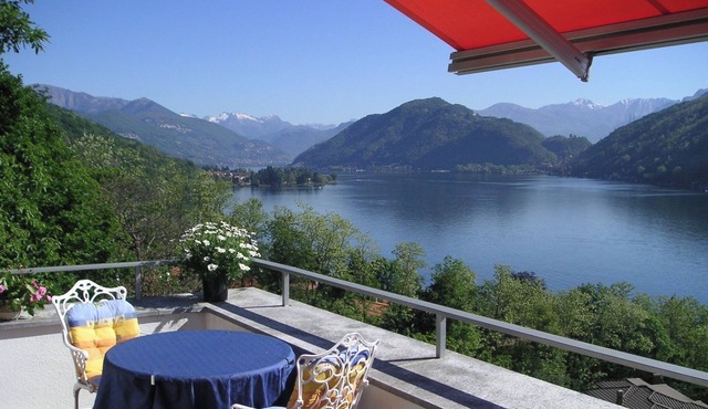 Apartment with panoramic views and private beach
