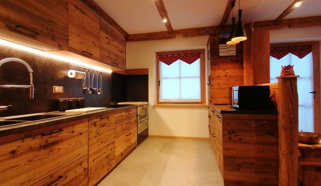 Appartamento Deluxe in legno situato in montagna con sauna e giardino