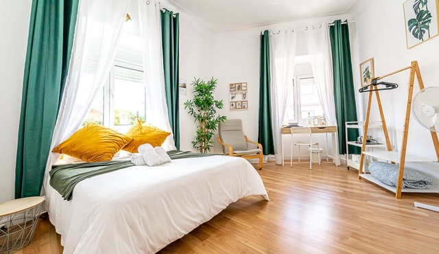 April Square Guesthouse by Lisbon with Sintra