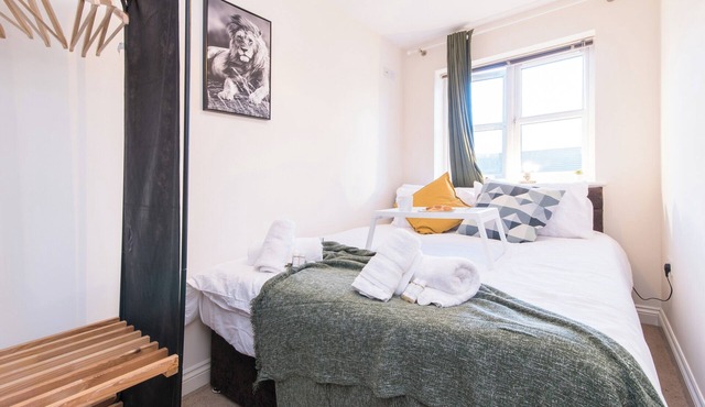 Apt - Sleeps 6 - Pets Ok - Parking