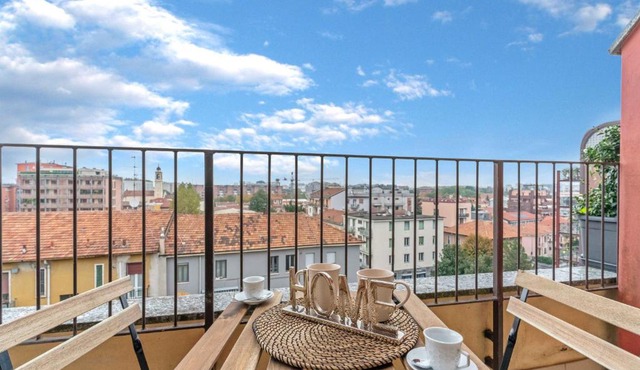 AR 73 Loreto 2 Minutes from the METRO