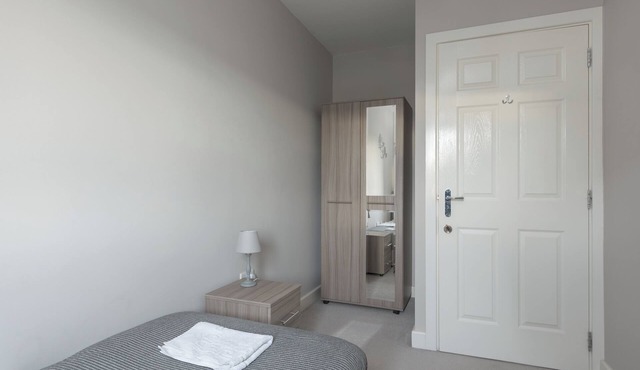 Ashland House - close to Stadium and Shopping Centre