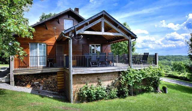 Atmospheric chalet with sauna and jacuzzi